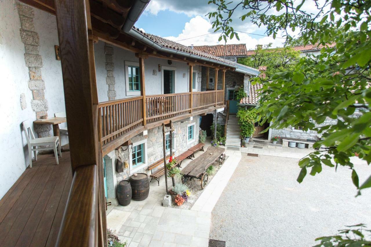 Apartments Valentinus 1800 Сежана Екстер'єр фото